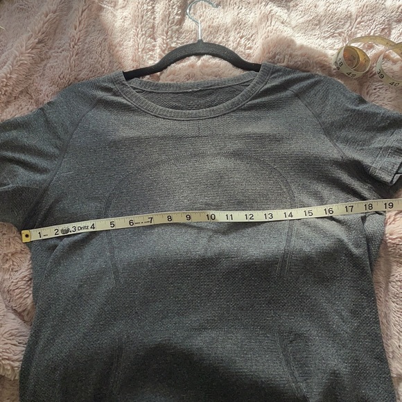 Lululemon Grey workout shirt M - Picture 5 of 5